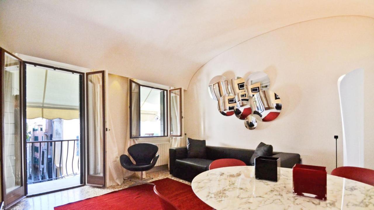 Ai Bareteri Luxury Canal View Венеция Екстериор снимка
