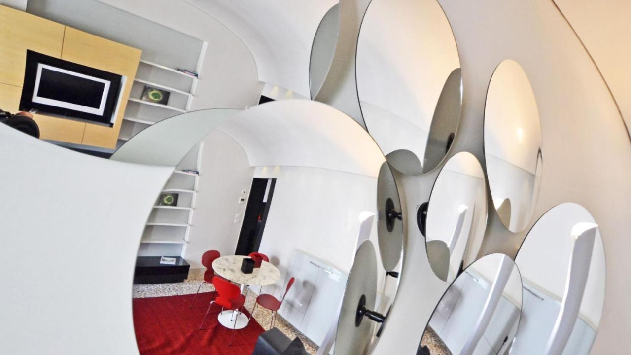 Ai Bareteri Luxury Canal View Венеция Екстериор снимка