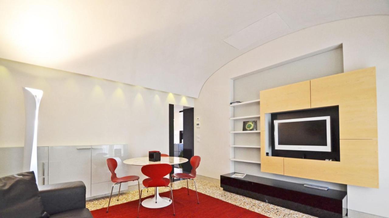 Ai Bareteri Luxury Canal View Венеция Екстериор снимка