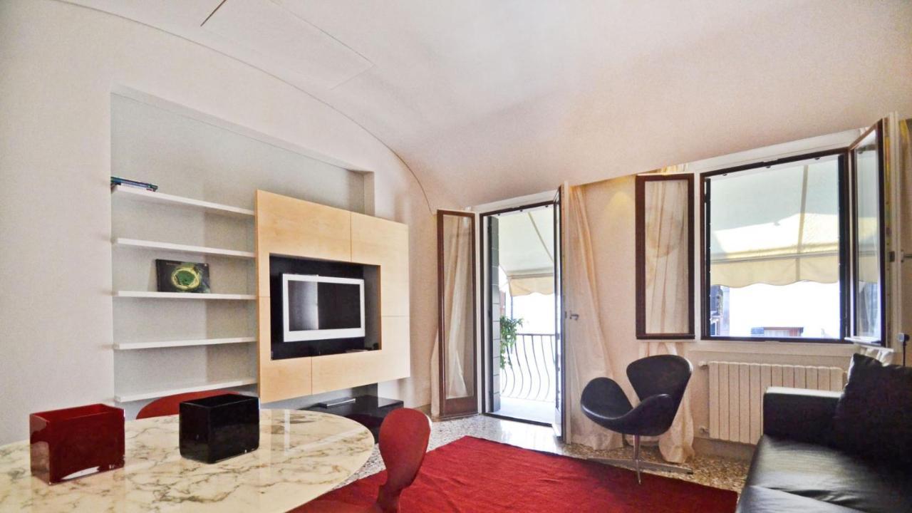 Ai Bareteri Luxury Canal View Венеция Екстериор снимка