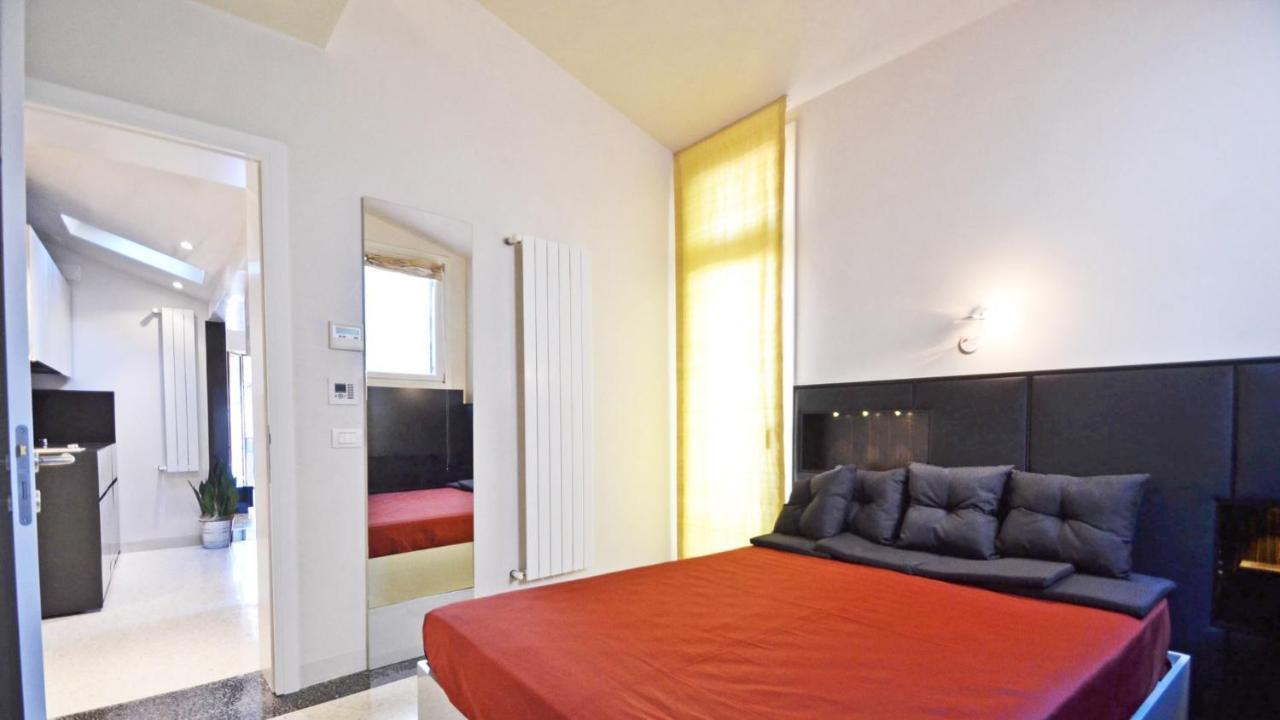 Ai Bareteri Luxury Canal View Венеция Екстериор снимка