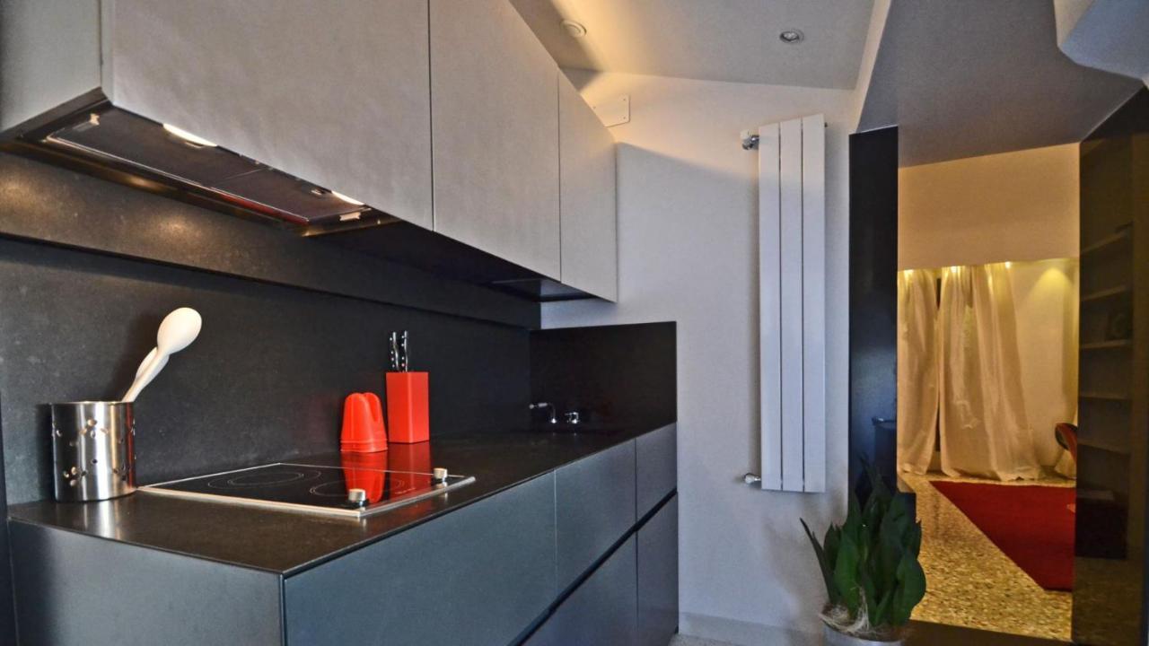 Ai Bareteri Luxury Canal View Венеция Екстериор снимка